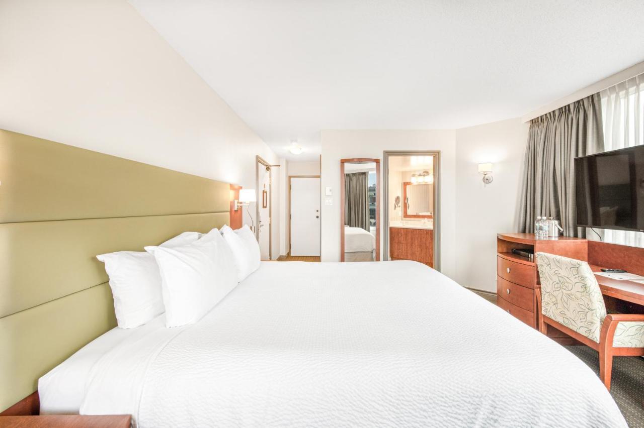 Victoria Regent Waterfront Hotel & Suites Exteriör bild